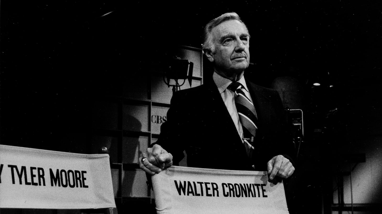 articles/2012/05/27/10-best-details-from-douglas-brinkley-s-cronkite/kurtz-brinkley-top-moments-embed_czogoz