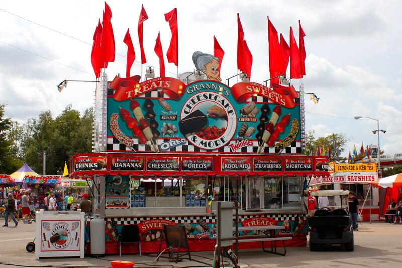 galleries/2012/10/07/state-fair-menus-feature-deep-fried-everything-from-snickers-to-mac-cheese-photos/deep-fried-oklahoma-01_exkepe