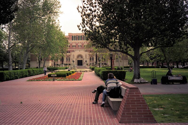 articles/2016/06/22/how-usc-s-roski-art-school-lost-all-its-mfa-students/160622-Crocker-USC-Art-Schhol-embed_jtwoja