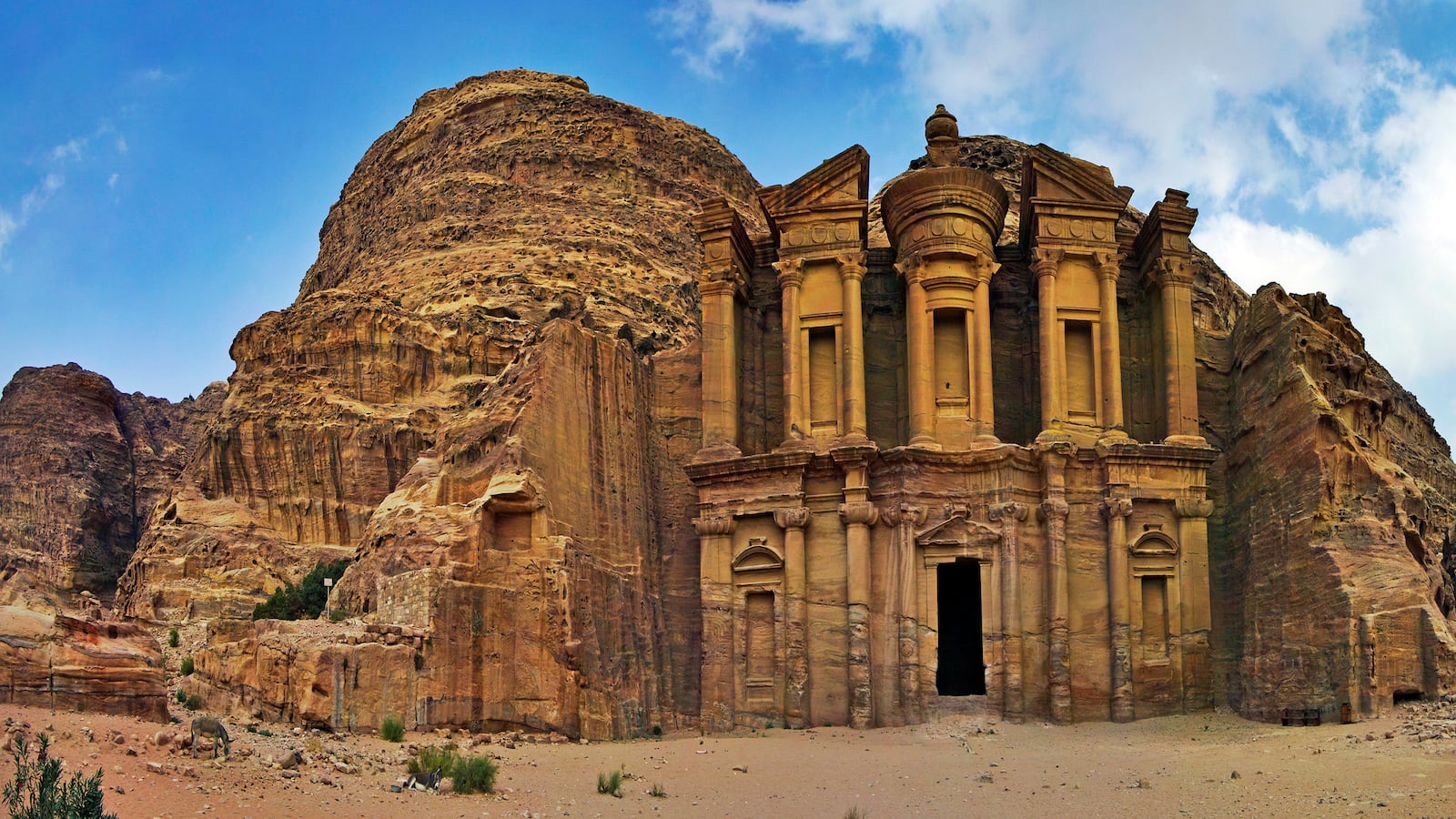 articles/2016/06/19/did-this-ancient-site-just-get-more-mysterious/160618-_Candida-Moss-The-Shocking-Discovery-at-Petra-tease_jprmoh