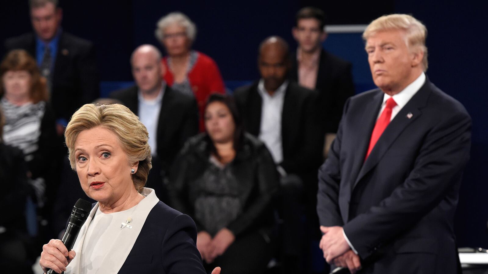 articles/2016/10/10/donald-trump-tries-to-drag-hillary-clinton-america-down-into-his-gutter/161009-tomasky--trump--hillary-debate-trump_vyqaqf