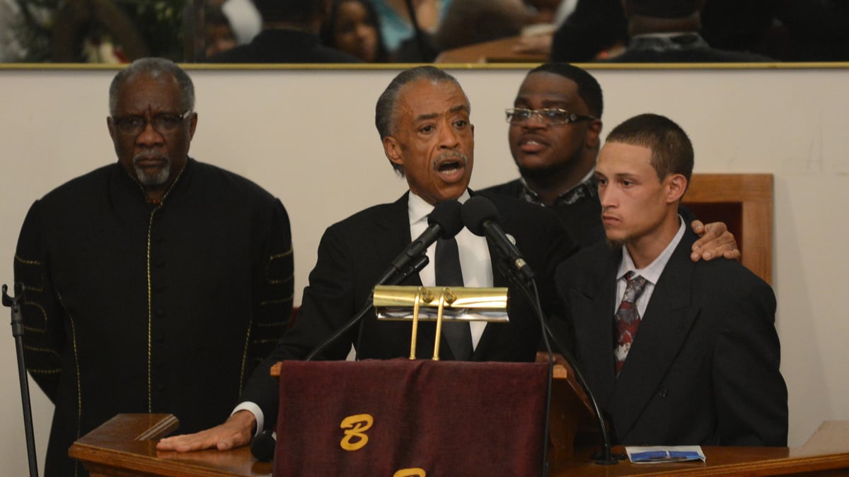 cheats/2014/08/04/man-who-filmed-nypd-chokehold-arrested/140804-ortas-sharpton-cheat_axfrfp