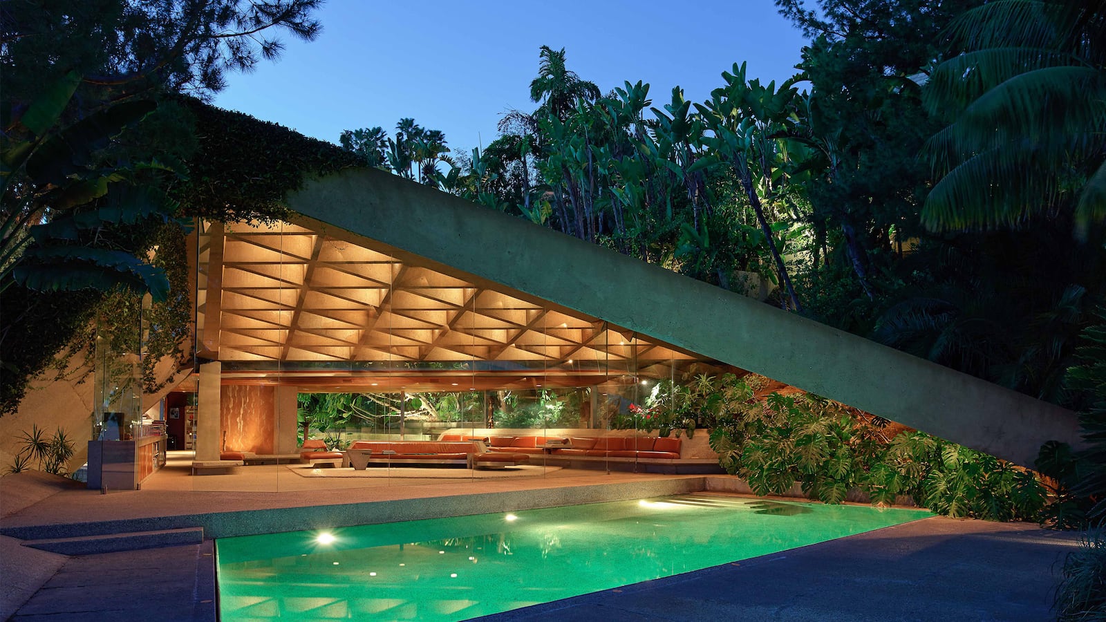 articles/2016/02/21/inside-the-big-lebowski-s-porn-mansion-john-lautner-s-most-famous-house-becomes-a-museum-piece/160219_lebowski_house_1_gmx4yo