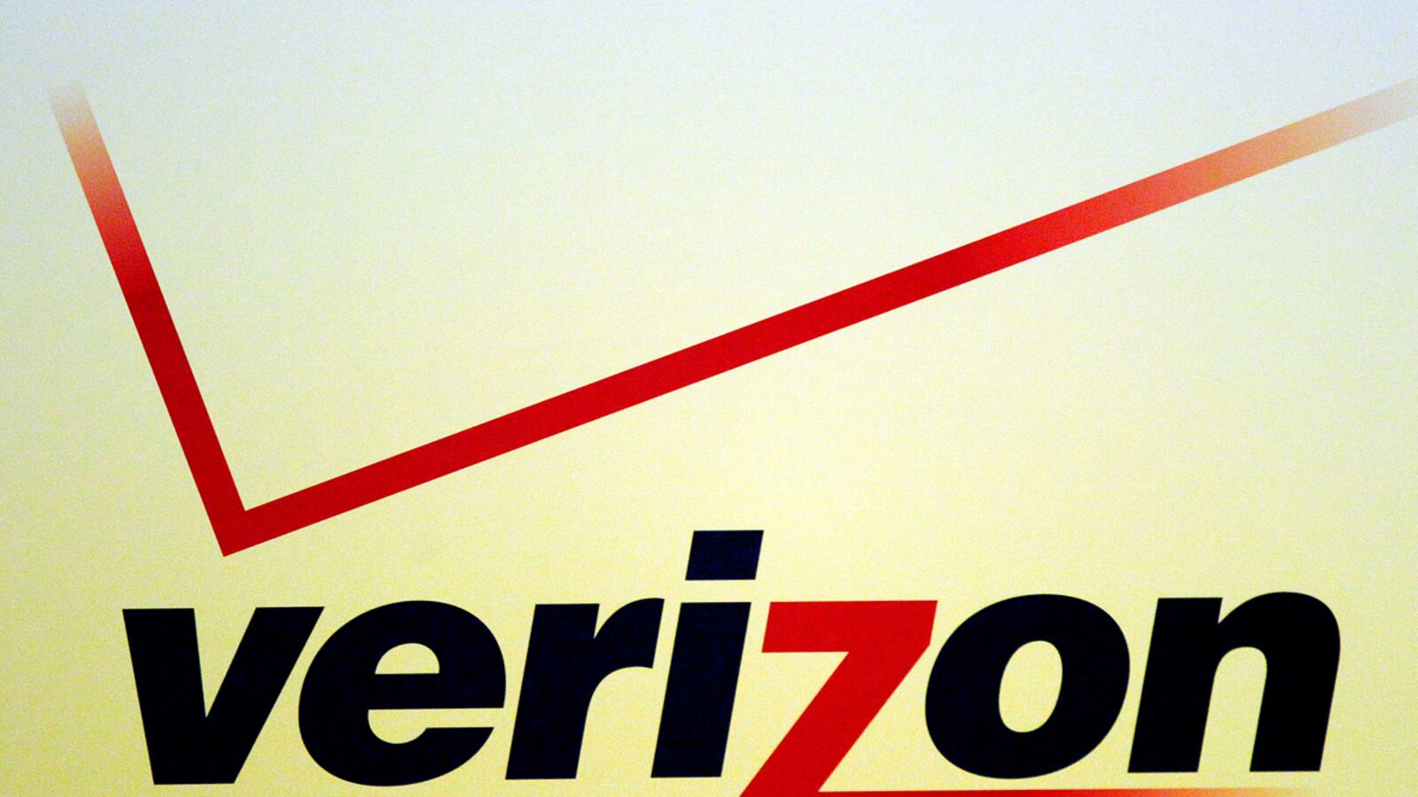 cheats/2016/04/13/39k-verizon-workers-go-on-strike/160412-verizon-strike-cheat_rlihjm
