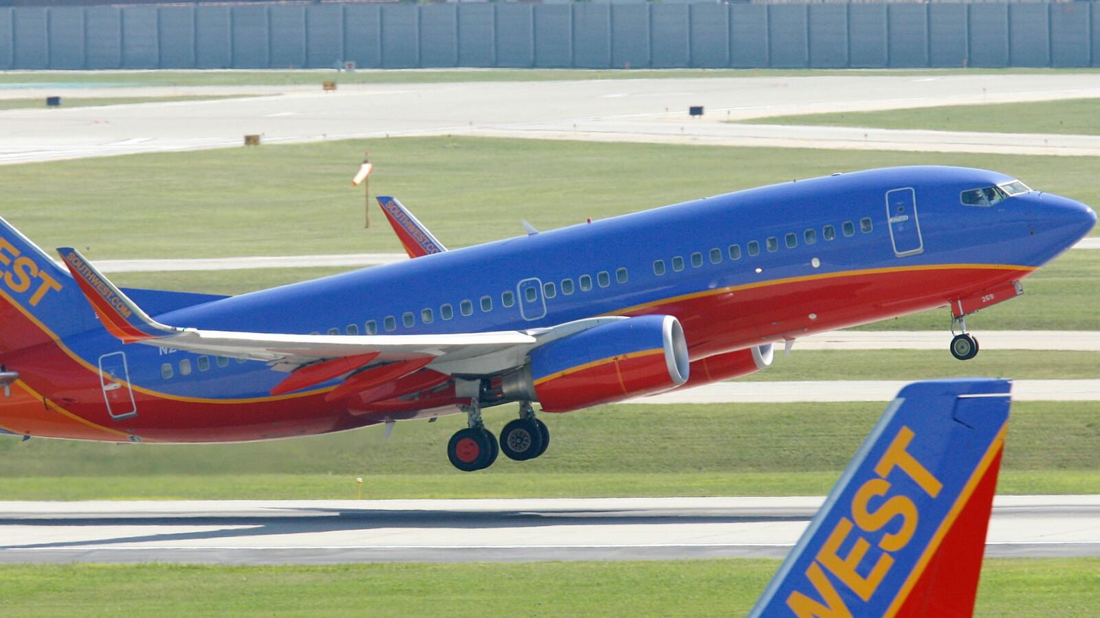 cheats/2015/11/20/philly-men-pulled-off-flight-for-speaking-arabic/151120-southwest-cheat_btsknz