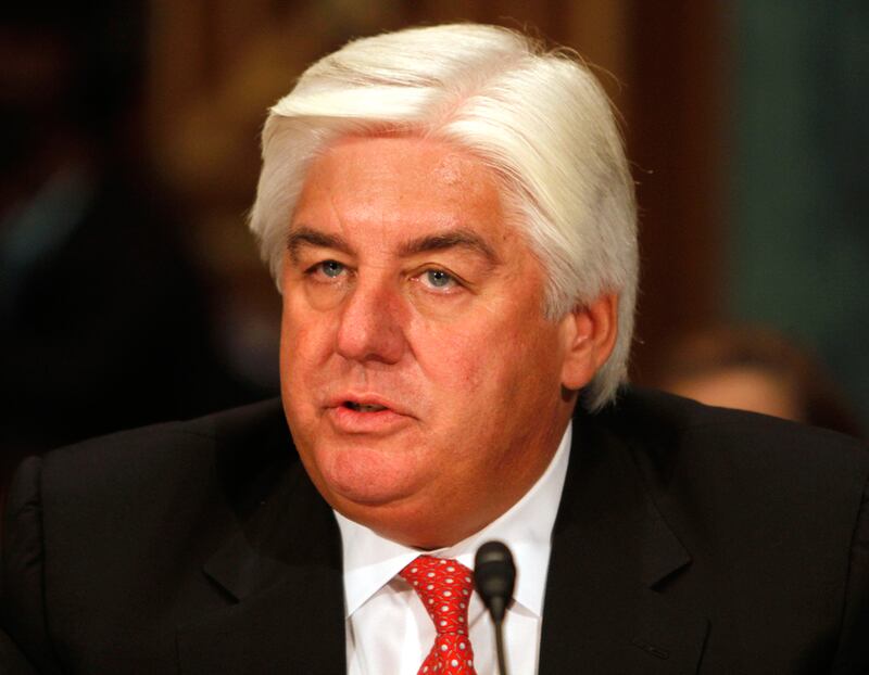 galleries/2010/08/09/20-golden-parachutes/golden-parachute---sullivan_tvqumk