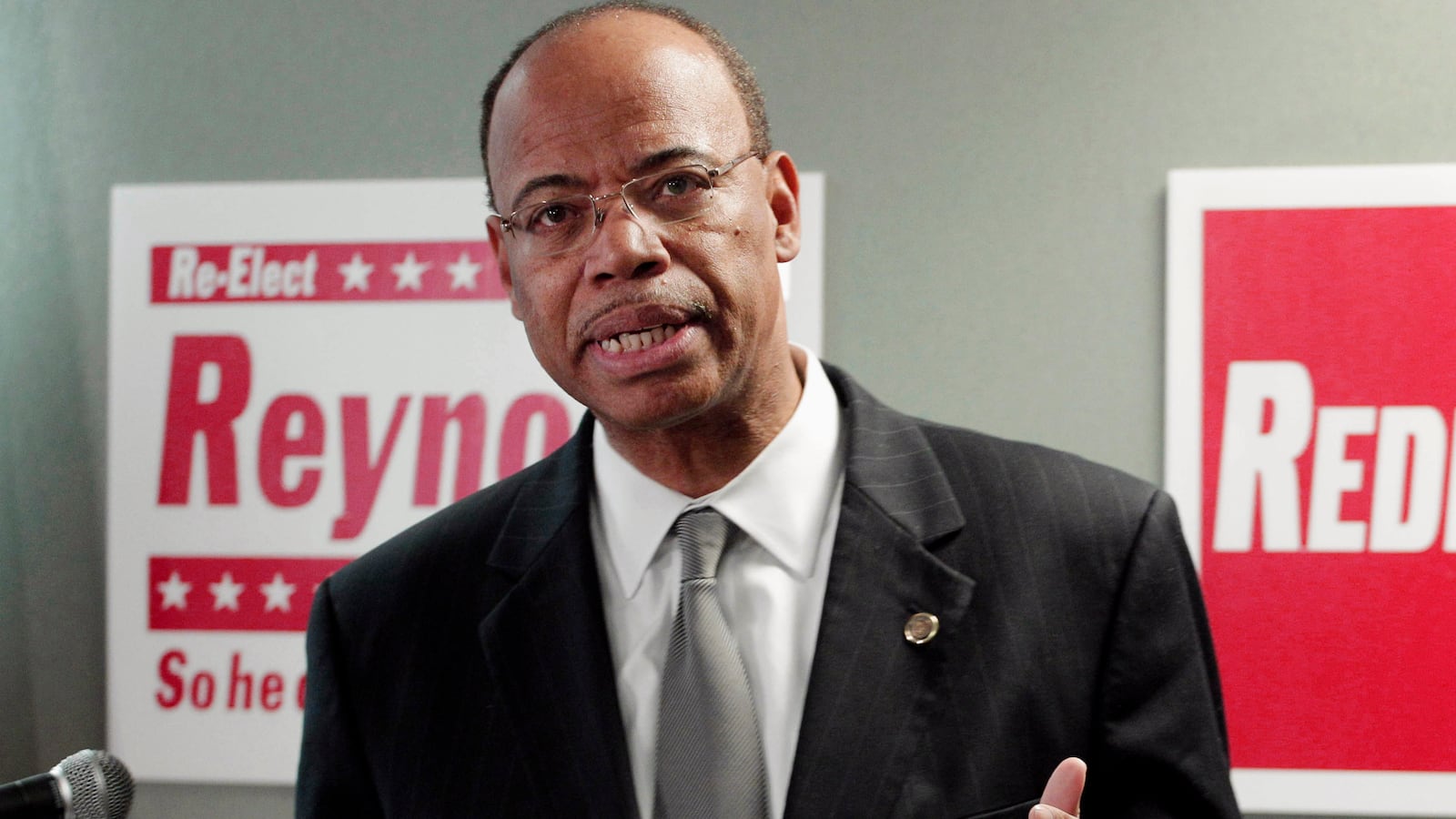 cheats/2014/02/18/zimbabwe-arrests-former-u-s-rep/140218-melvin-reynolds-cheat_x0b2pv