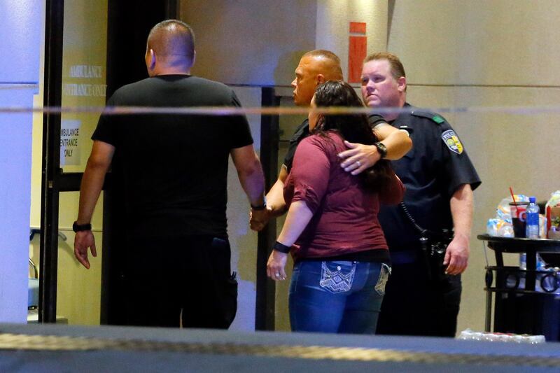 galleries/2016/07/08/scenes-from-the-dallas-black-lives-matter-protest-police-shootings-photos/160708-dallas-shooting4_ocij0e