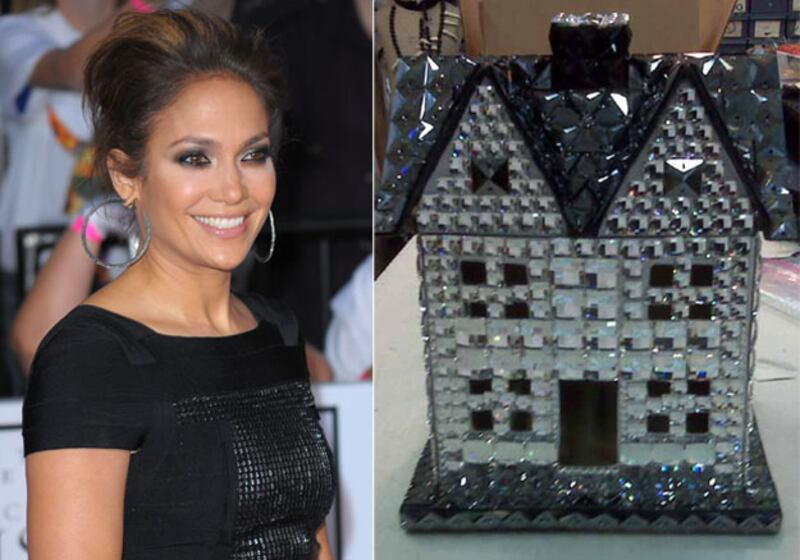 galleries/2009/11/03/celeb-mini-houses-raise-money-for-homeless/celeb-houses---lopez_uqfzec
