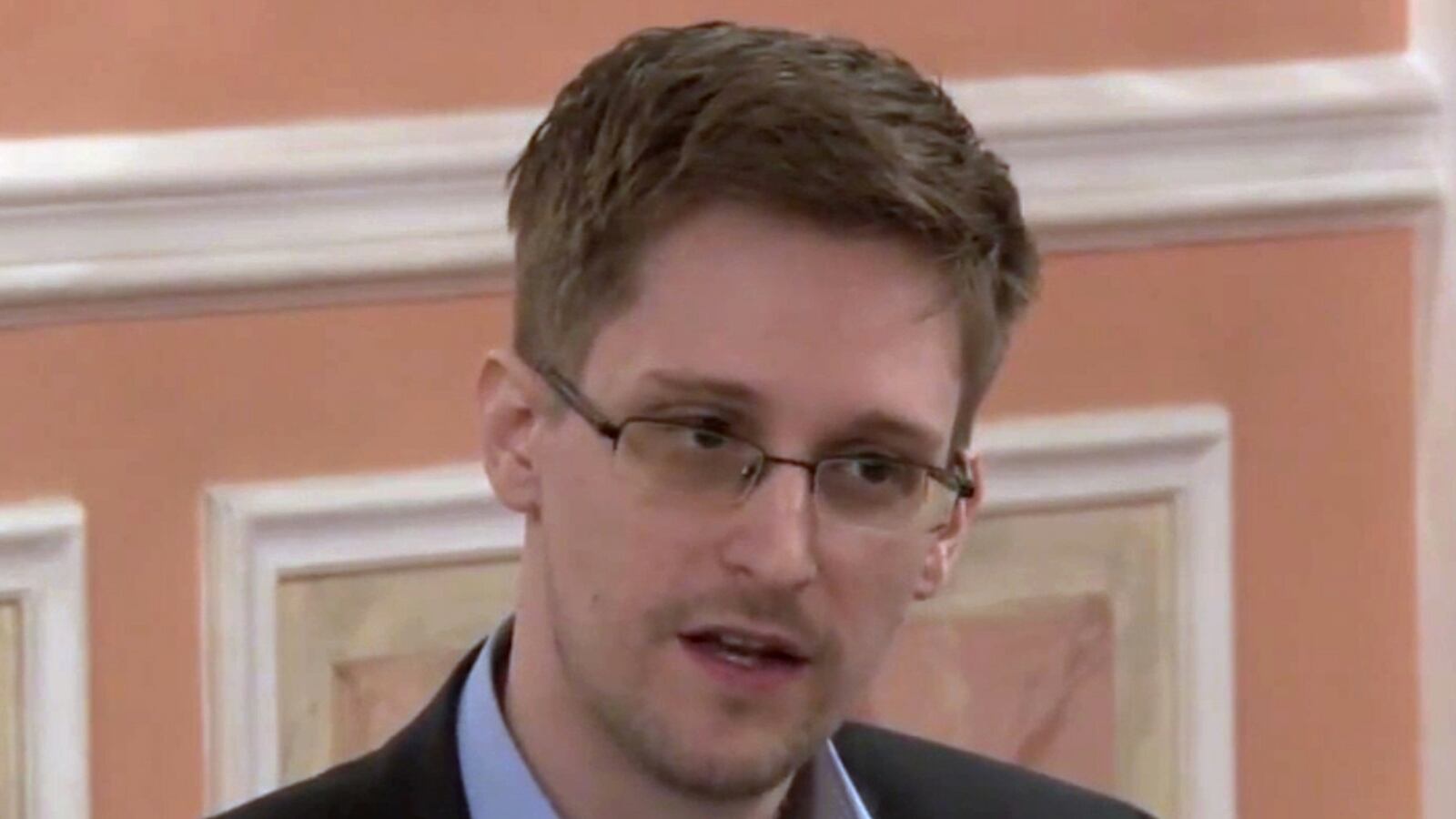 cheats/2013/12/23/snowden-mission-accomplished/131223-edward-snowden-cheat_rlyvgi