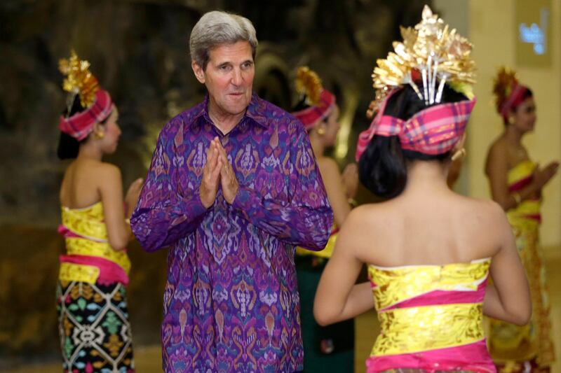 articles/2013/10/07/john-kerry-does-endek/131007-john-kerry-bali_iqahhs