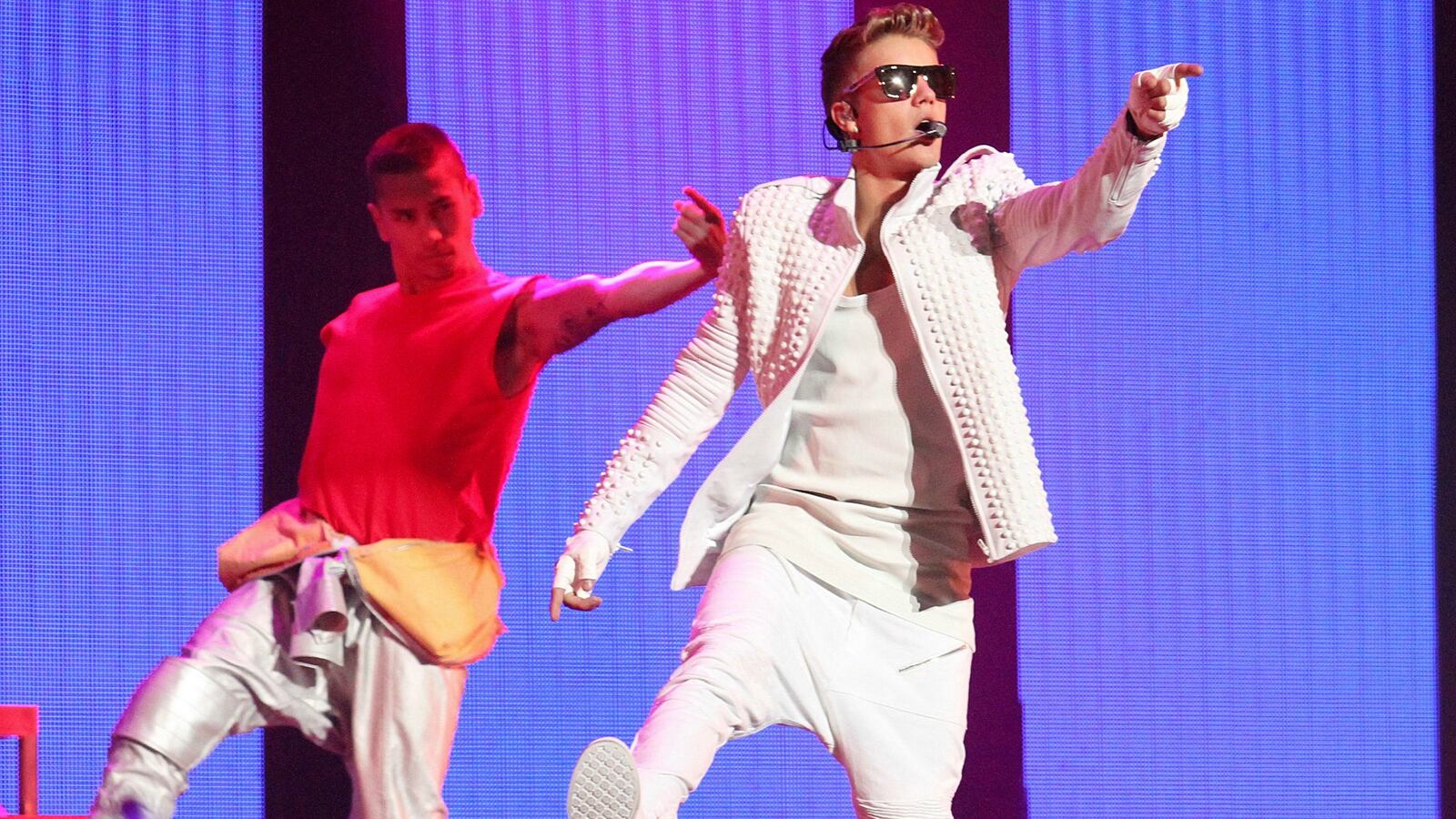 180915-bieber-wants-us-citizenship-cheat_qslctk