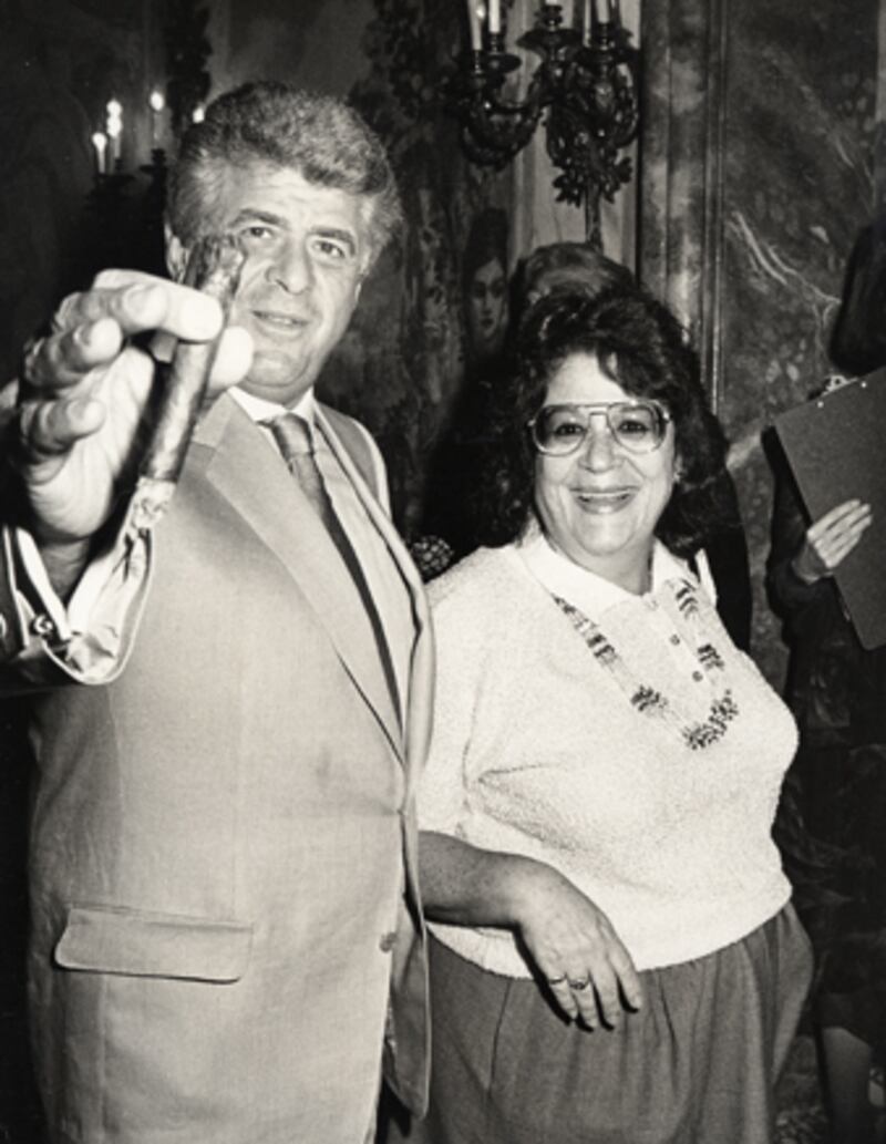 galleries/2010/12/04/elaine-kaufman-hostess-to-the-stars/elaines-1_pkno4p