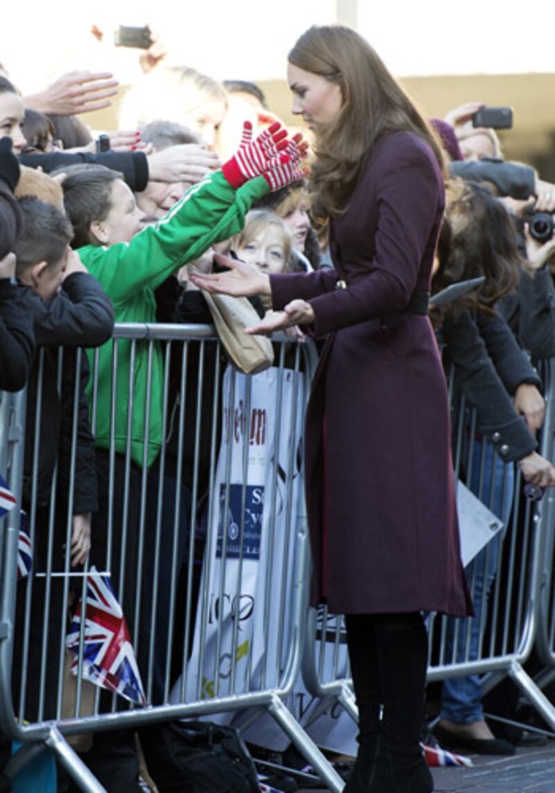 galleries/2012/10/10/hugs-and-kisses-kate-recalls-diana-s-touch-as-she-visits-newcastle/kate-newcastle-gallery9_ynskfs