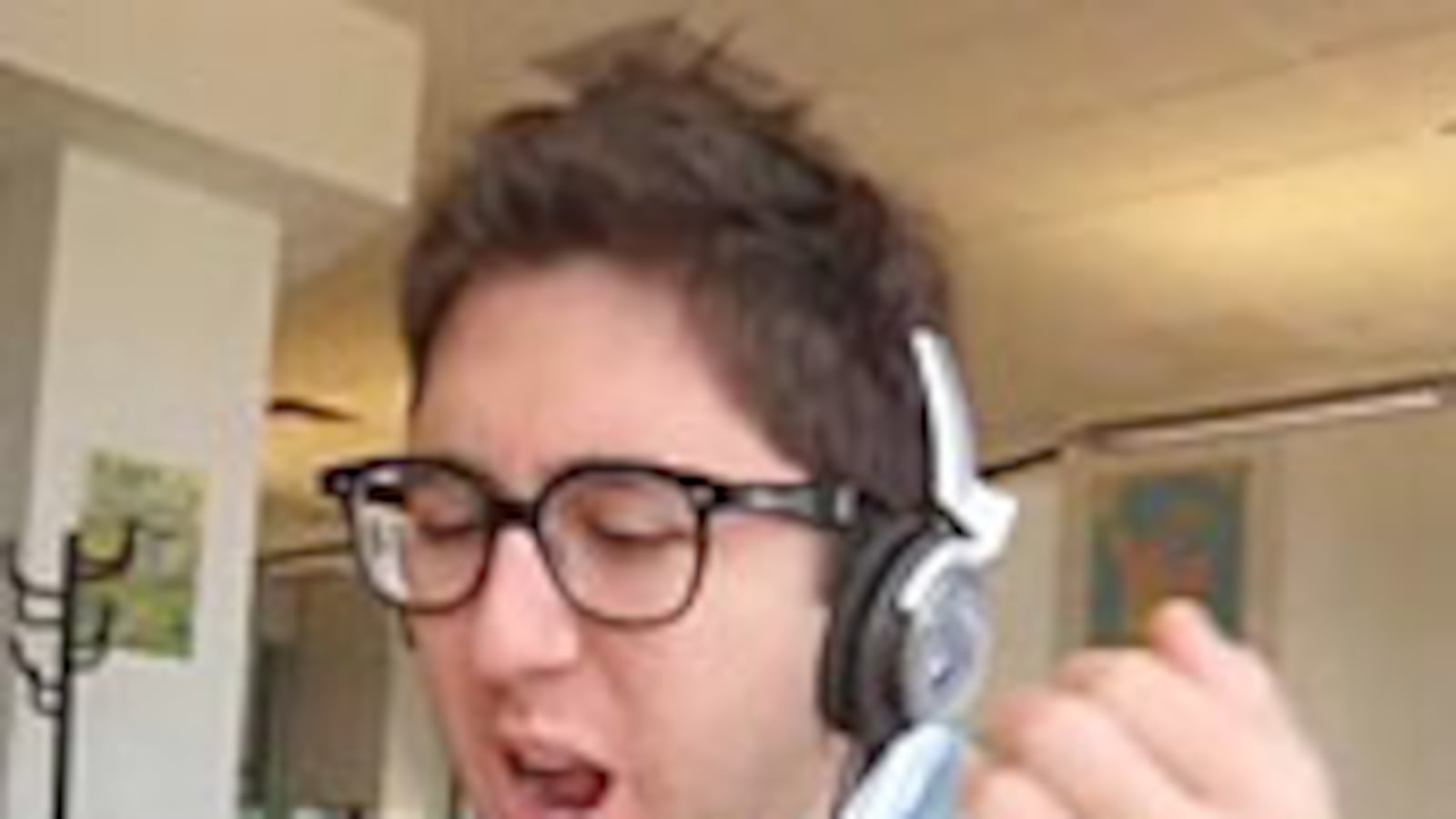 articles/2008/11/18/online-reality-tv-gets-even-more-absurd/zuckerberg-online-tv_5037_pilf4z