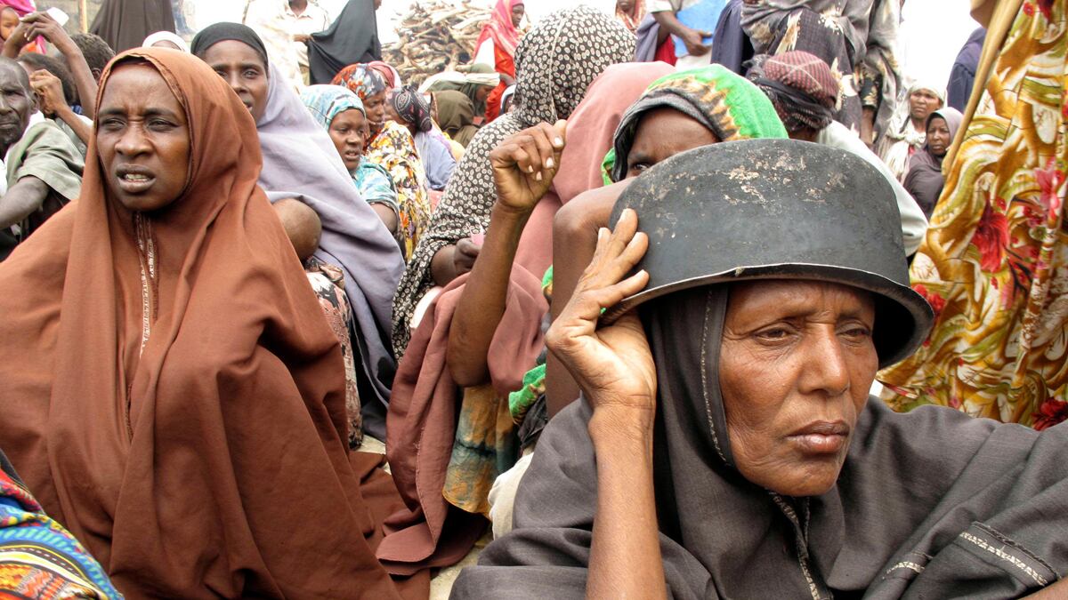 cheats/2011/07/25/thousands-of-somalis-flee-famine/somalia-famine-cheat_ffqgkn