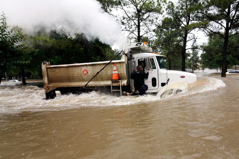 galleries/2016/04/18/houston-s-flood-emergency-photos/160418-houston-flood-gallery-2_hkvgx2