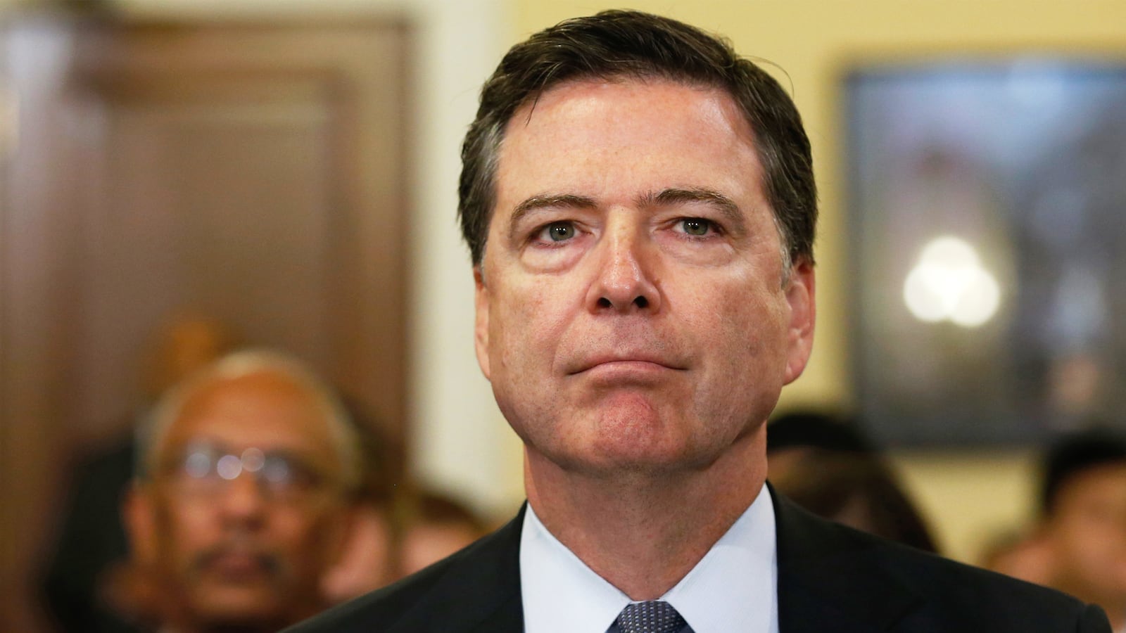 articles/2016/10/29/james-comey-stands-tall-and-alone-in-a-tight-corner-in-clinton-email-mess/161029-Daly--james-tease_u8knk8