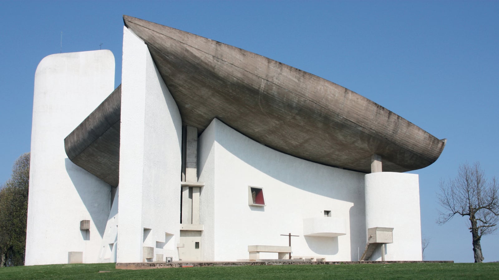 galleries/2015/08/30/le-corbusier-s-brutally-complex-legacy-photos/150627-le-corbusier-tease_vneg58