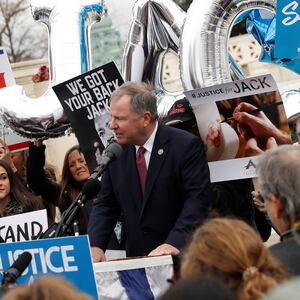 2017-12-05T190048Z_1131620608_RC12F9C3E120_RTRMADP_3_USA-COURT-BAKER_i7ockv