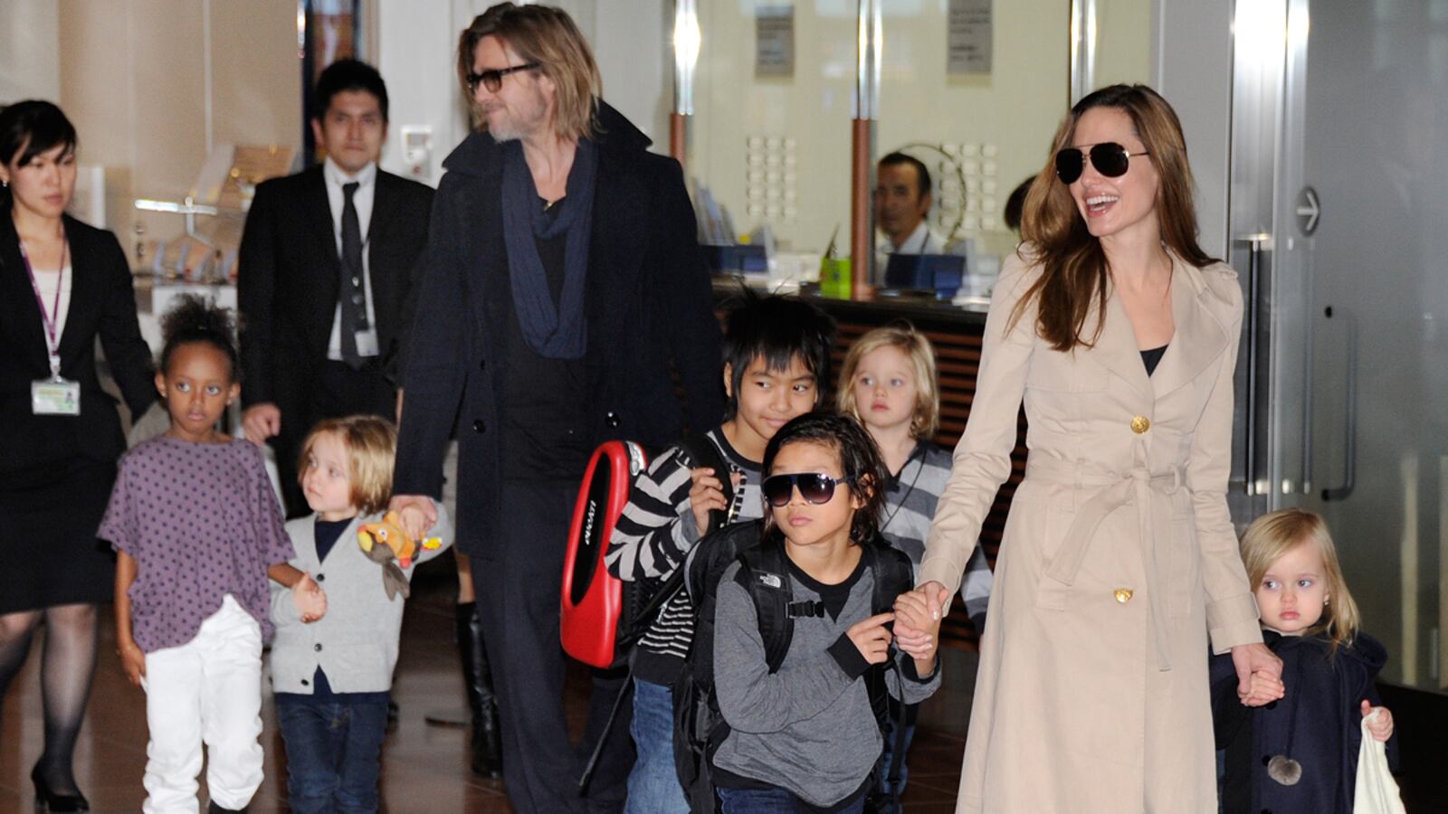 cheats/2016/11/08/angelina-gets-custody-of-pitt-children/161108-pitt-jolie-custody-cheat_bk3zqh