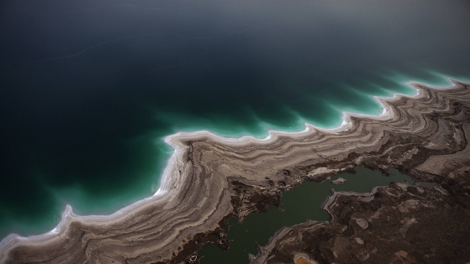 articles/2013/12/11/a-terrible-horrible-no-good-idea-for-israeli-palestinian-jordanian-cooperation/dead-sea-sinkholes-openz_b6bywd