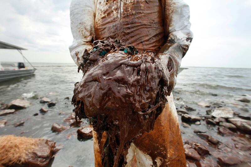 galleries/2010/12/29/the-year-in-pictures-2010/year-in-pictures---oil-spill_xa2k0e