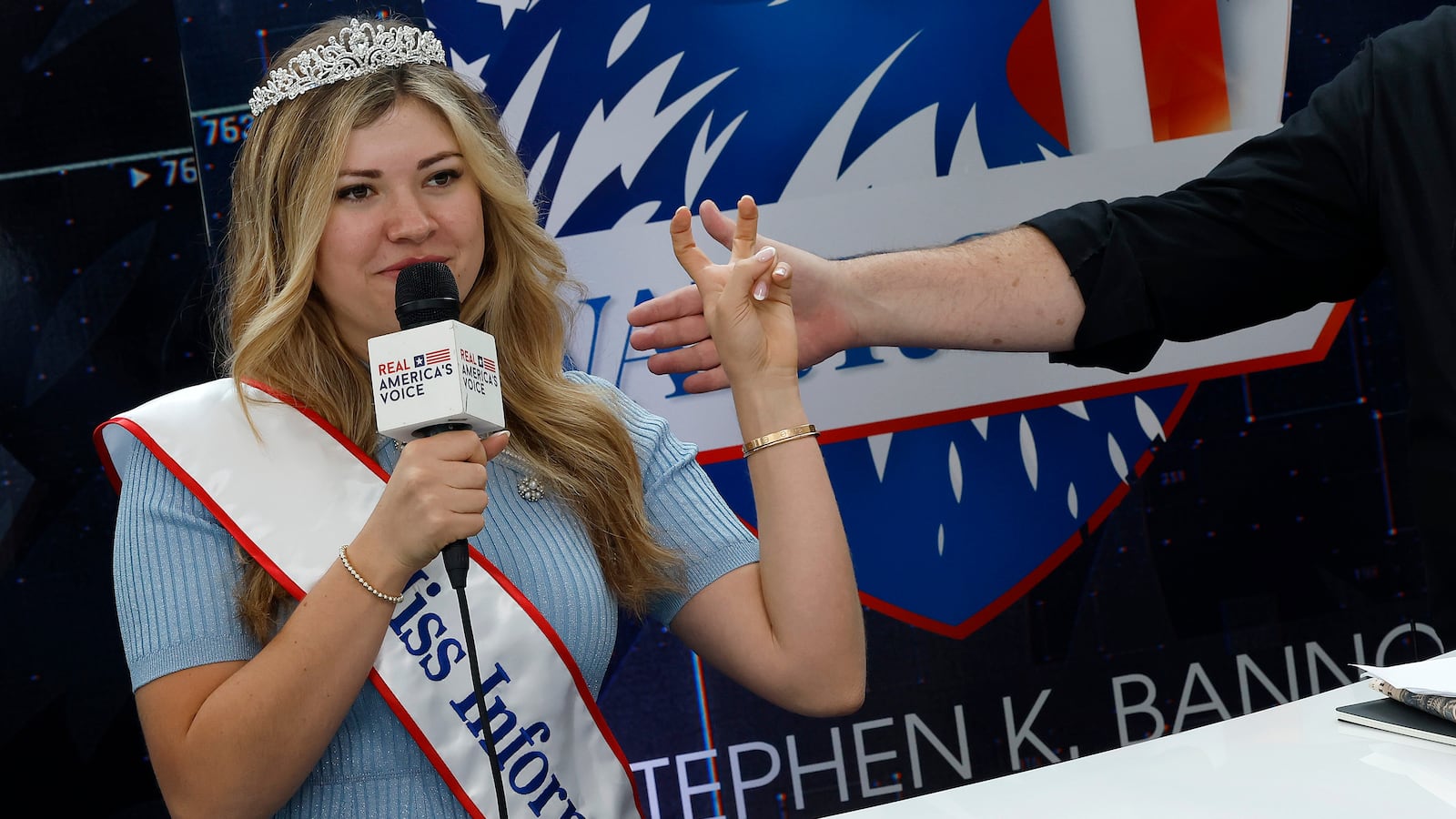 Natalie Winters, Steve Bannon