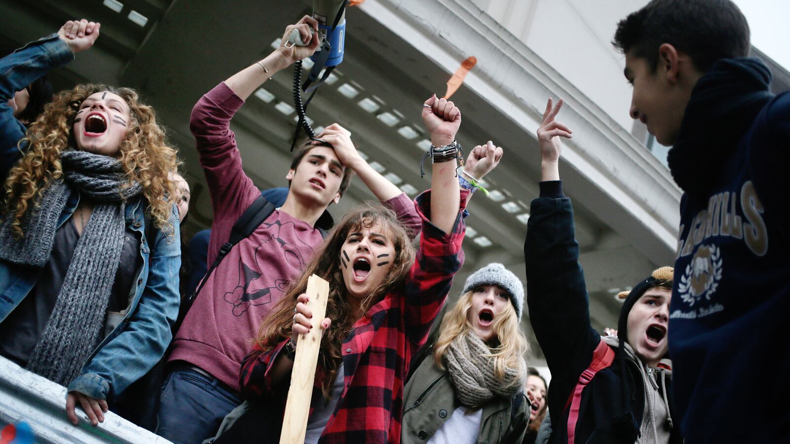 cheats/2013/10/18/france-protests-shocking-deportations/131018-france-protests-cheat_rlqnbh