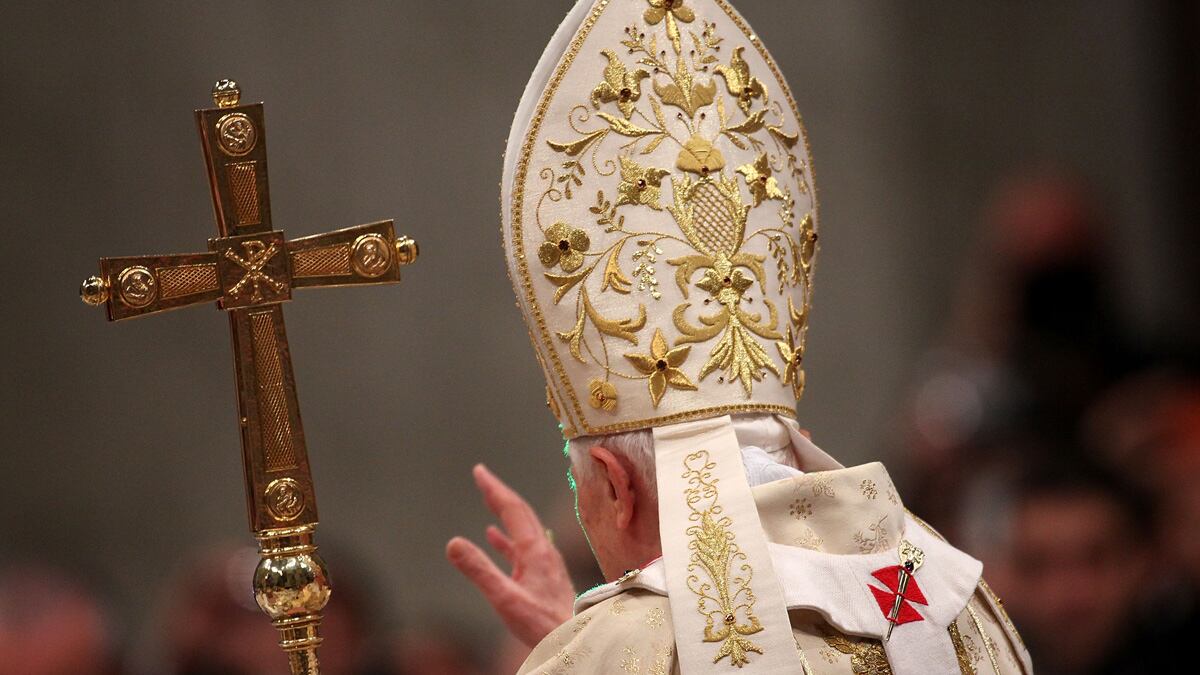 cheats/2011/12/24/pope-look-beyond-glitter/pope-christmas-cheat_gpshny