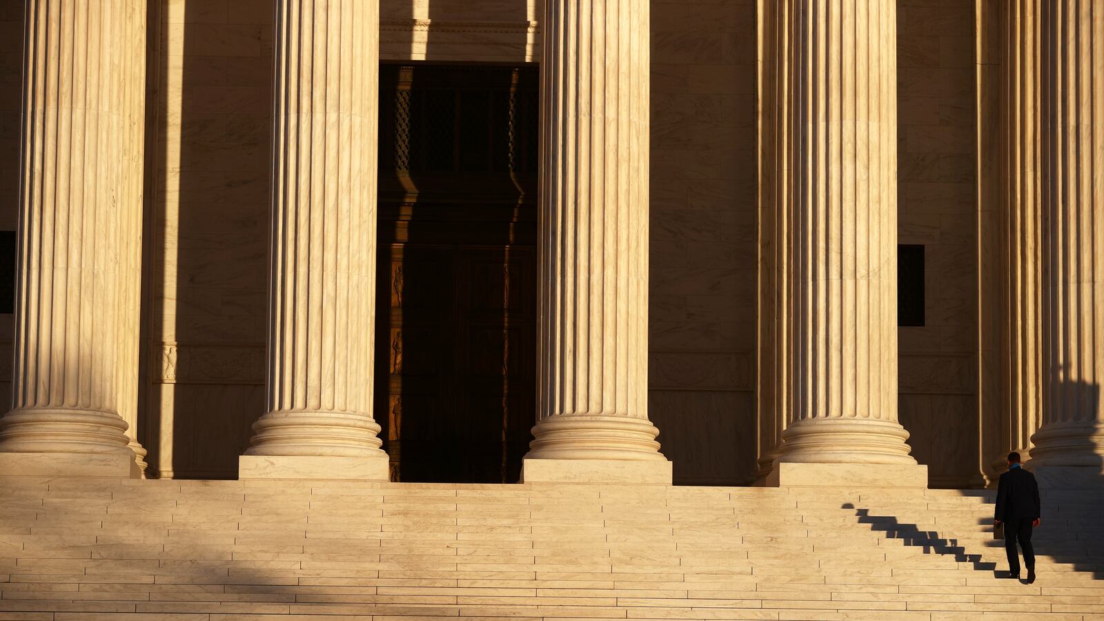 2020-11-10T215410Z_293914237_RC2L0K9RVQZQ_RTRMADP_3_USA-ELECTION_jcqqsj