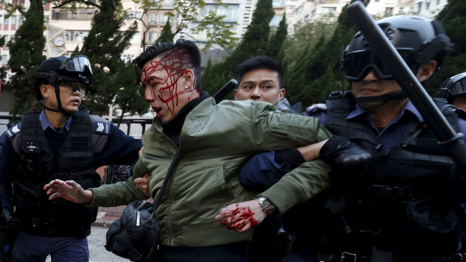 cheats/2016/02/09/shots-fired-in-hong-kong-new-year-riots/160209-hong-kong-lunar-new-year-riots-cheat_cizh4d