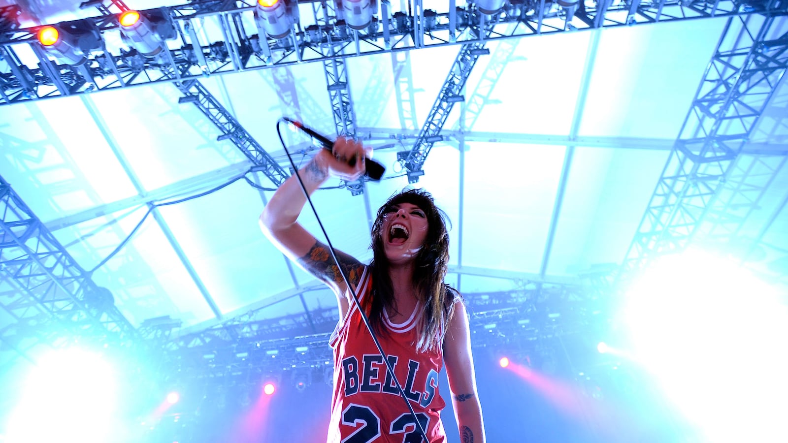 articles/2013/10/30/hardcore-mixed-with-honey-bitter-rivals-and-the-evolution-of-sleigh-bells/131029-zimmerman-sleigh-bells-tease-embed_hpysxk