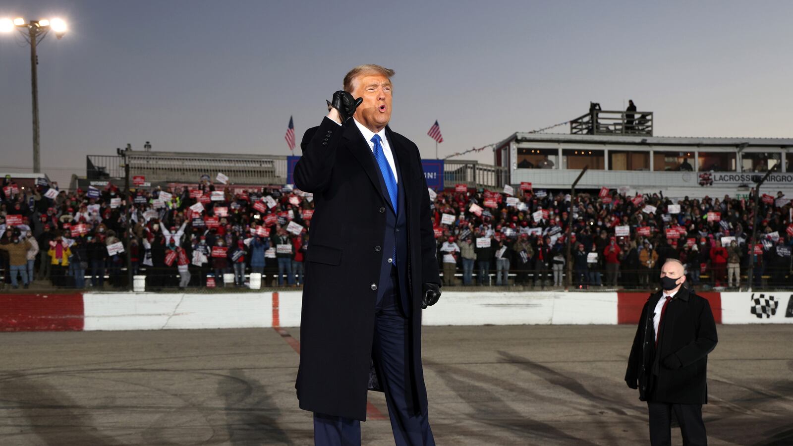 2020-10-28T010308Z_1148830642_RC2DRJ9TQI4O_RTRMADP_3_USA-ELECTION-TRUMP_ids7wz