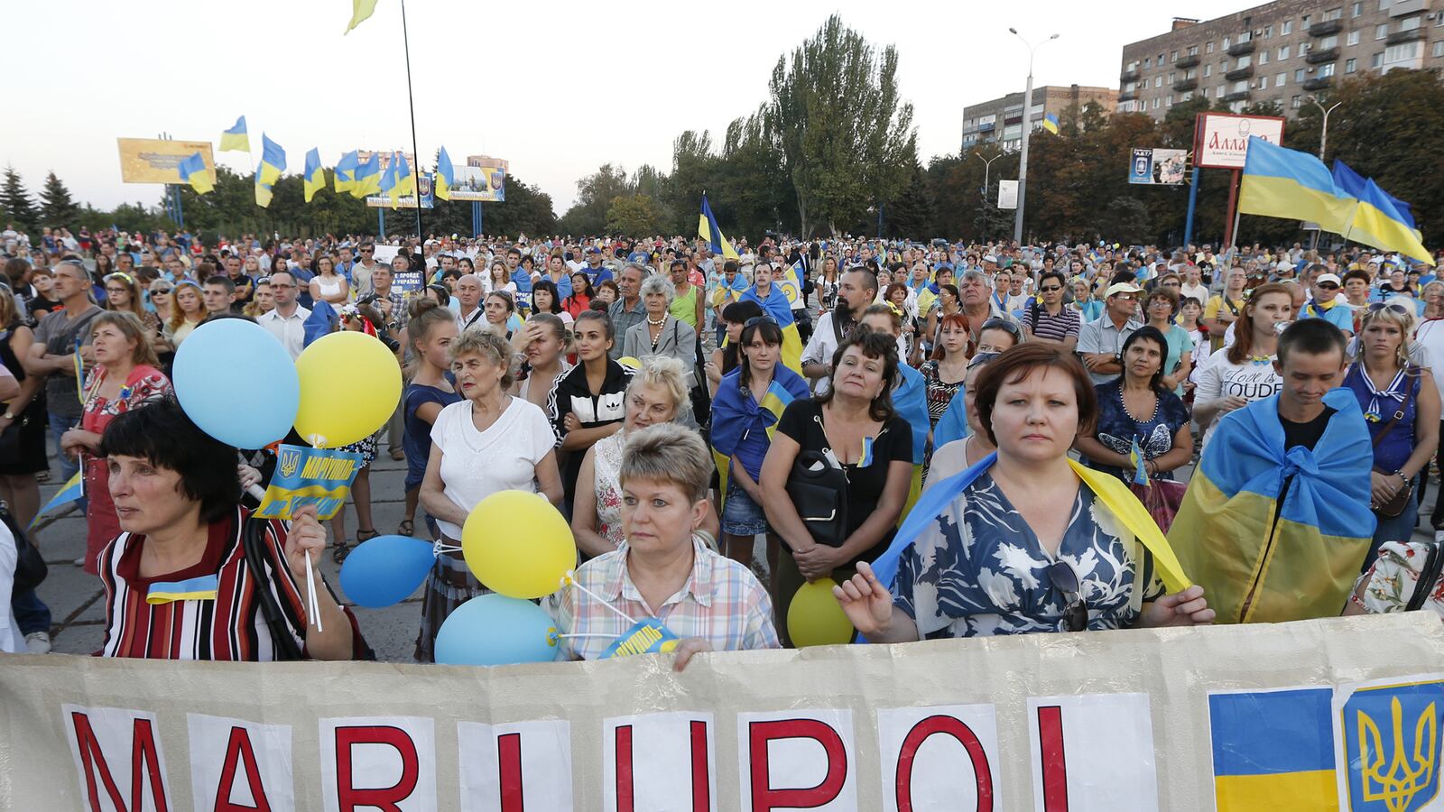 articles/2015/05/21/on-mariupol-s-front-lines-with-ukraine-s-mother-courage/150521-nemtsova-mariupol-tease_yqhmjr