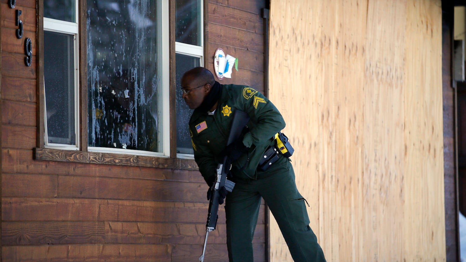 cheats/2013/02/11/mayor-l-a-will-not-tolerate-dorner/130211-dorner-manhunt-cheat_dgnqcf