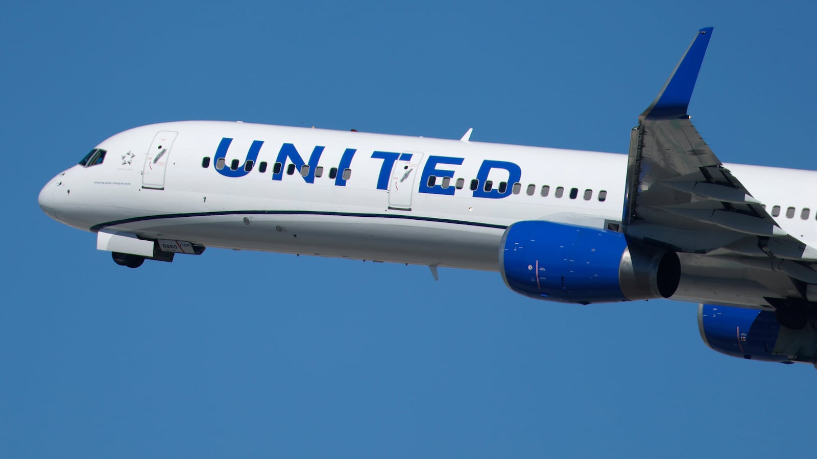LOS ANGELES, CALIFORNIA - OCTOBER 17: A United Airlines Boeing 757 airplane departs from Los Angeles International Airport en route to Chicago on October 17, 2025 in Los Angeles, California. (Photo by Kevin Carter/Getty Images)