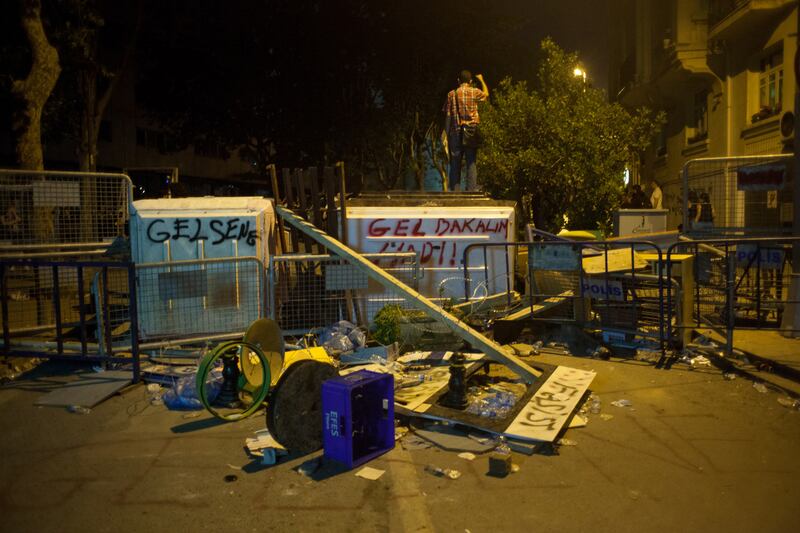 galleries/2013/05/31/occupy-istanbul-errupts-in-violence-photos/130601-turkey-day2-10_x93163