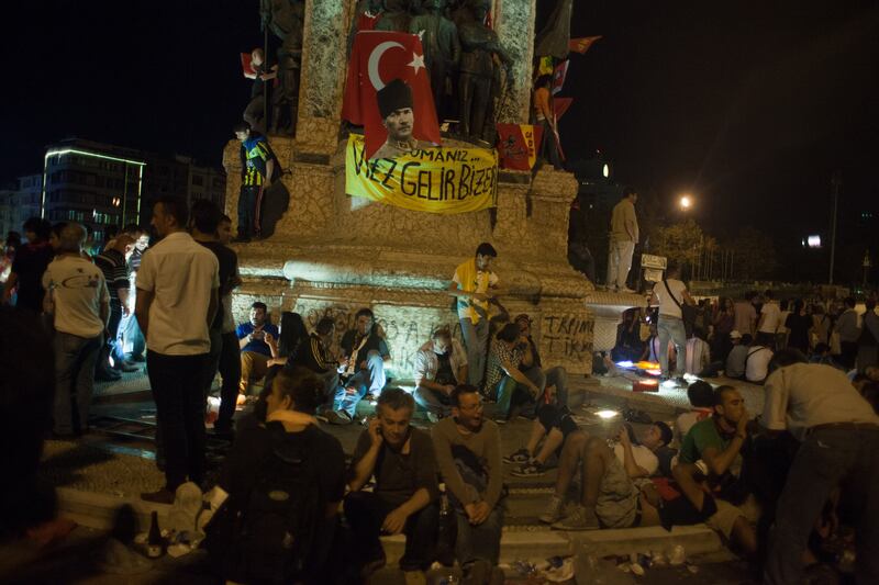 galleries/2013/05/31/occupy-istanbul-errupts-in-violence-photos/130601-turkey-day2-12_ovuzna
