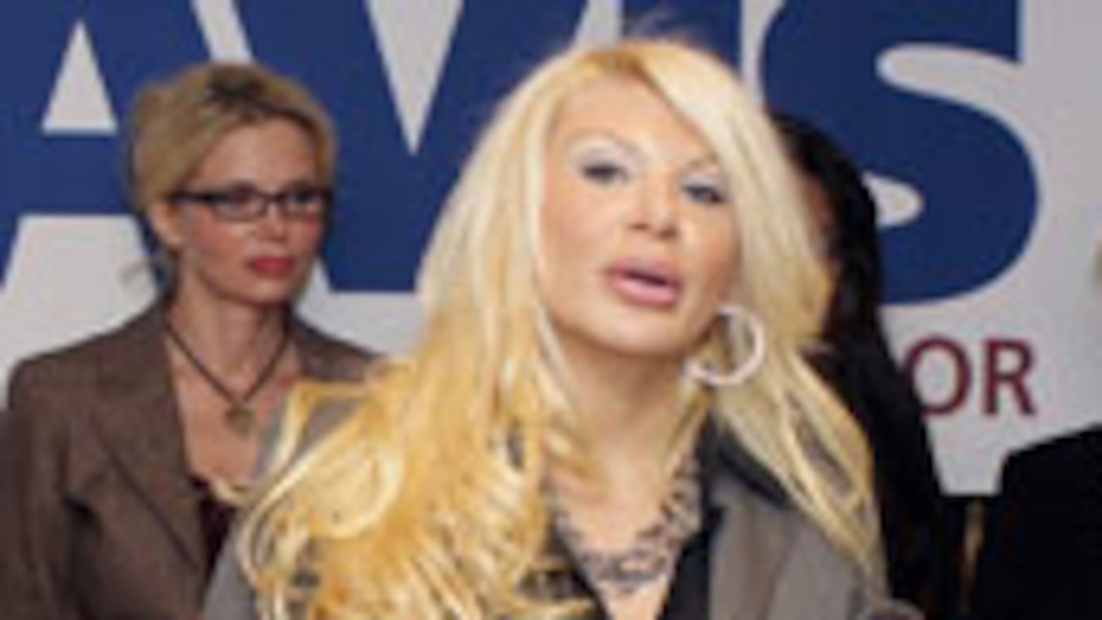 articles/2010/03/02/spitzers-madam-runs-for-governor/quan-kristin-davis-gov_85097_oy7n9z