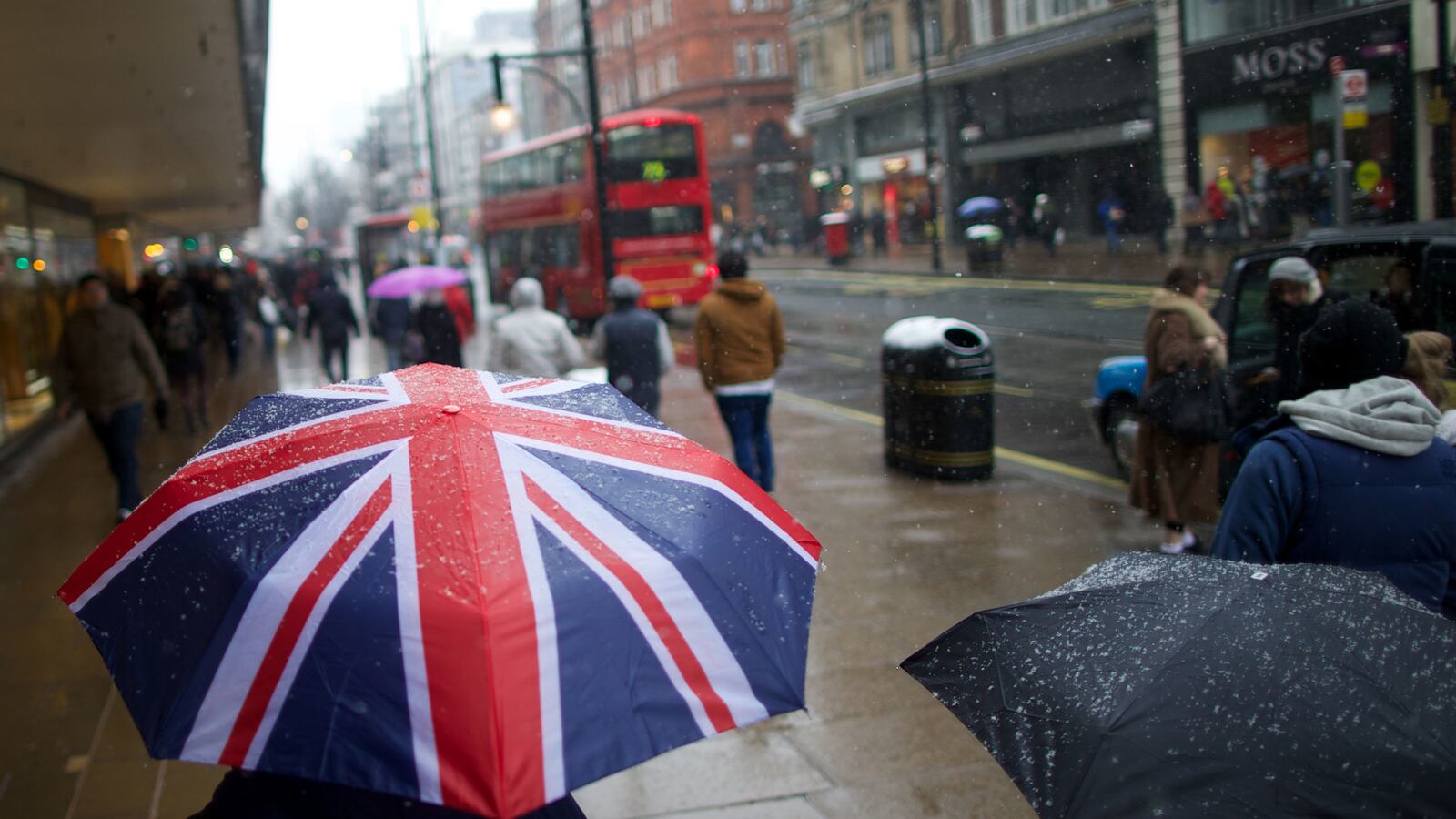 cheats/2013/01/25/triple-dip-recession-eyed-in-britain/130125-triple-dip-recession-england-cheat_ehupbt