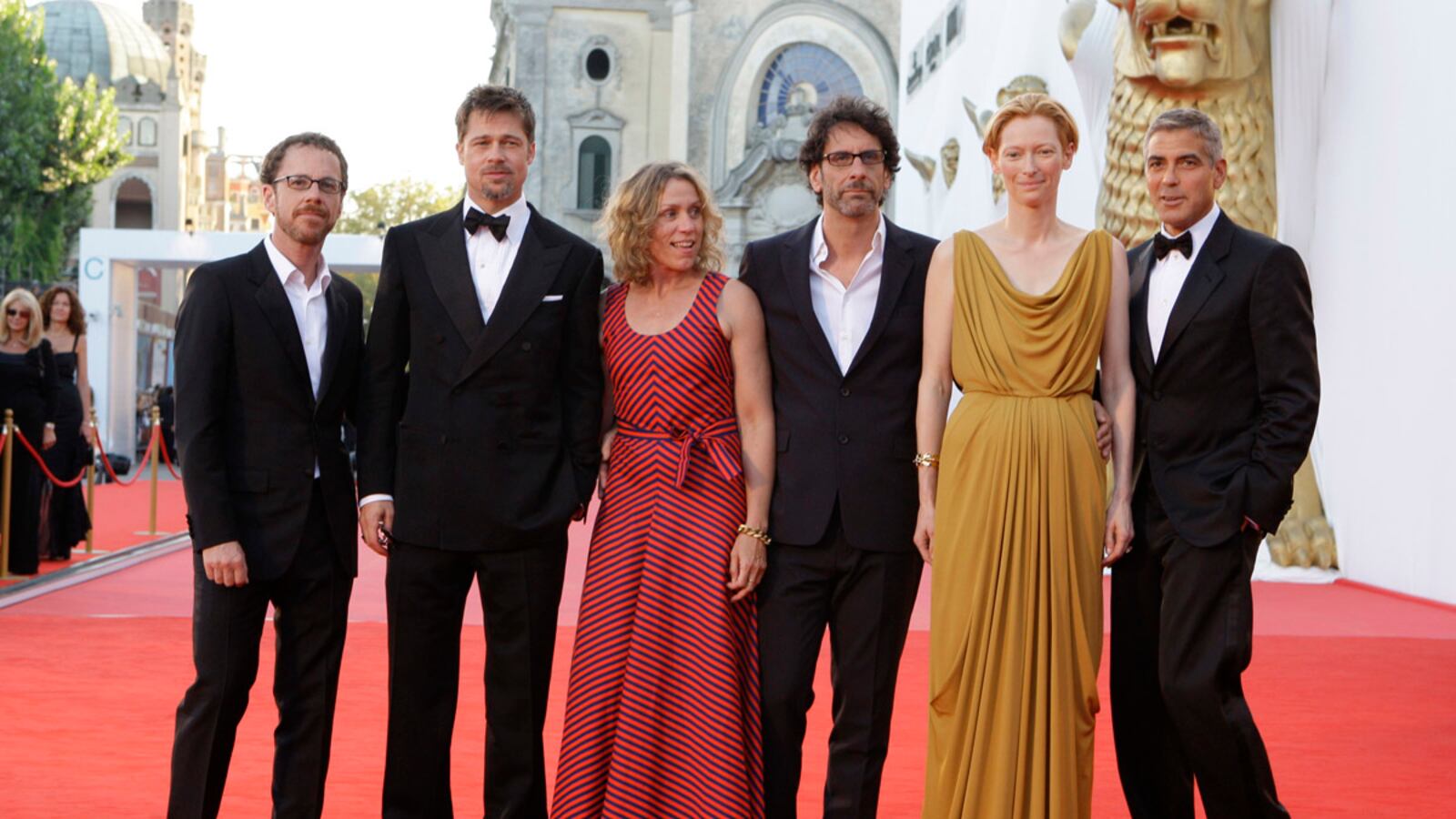 galleries/2011/06/14/frances-mcdormand-style-photos/mcdormand-venice_b3bo0z