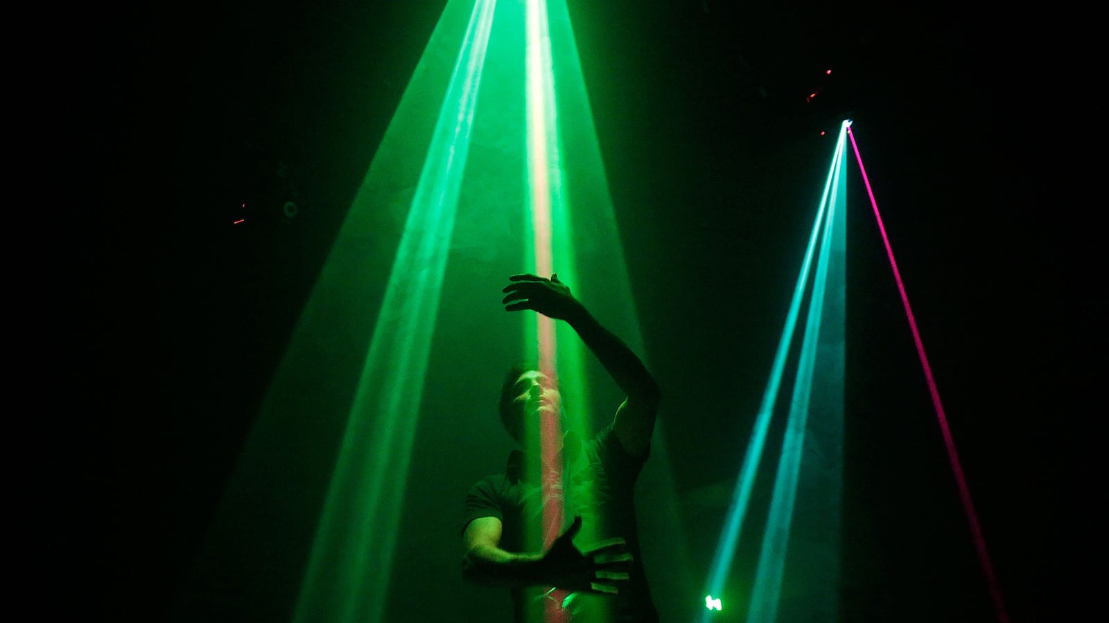 articles/2014/07/07/frickin-laser-beams-run-by-eyeballs-the-next-art-revolution-is-here/140706-hines-digital-revolution-tease_e4cx6q