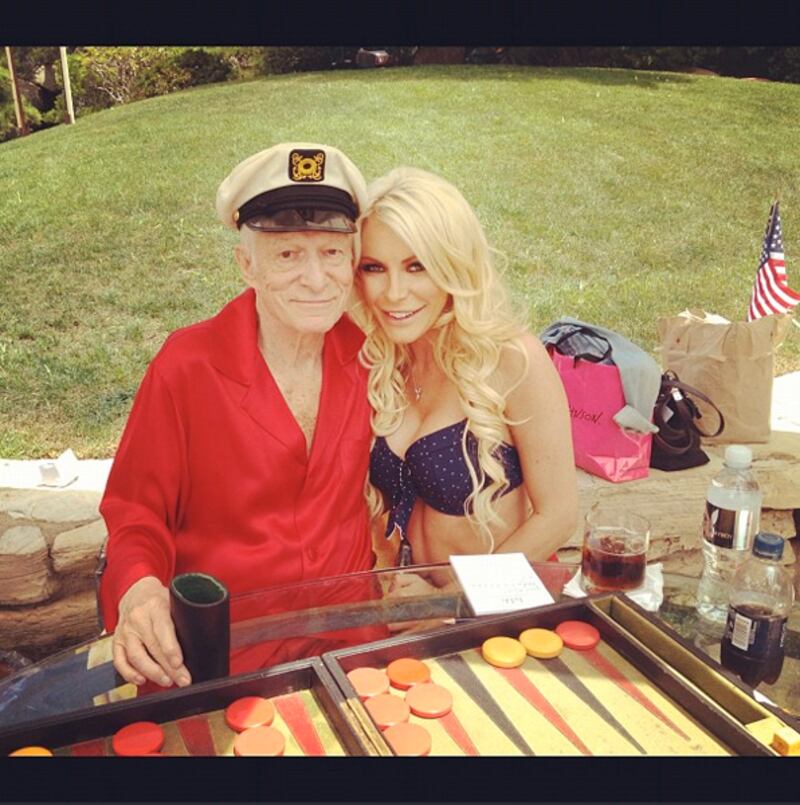 galleries/2012/07/05/lebron-james-snoop-dogg-hugh-hefner-and-other-celebs-celebrate-4th-of-july/july-fourth-celeb-instagrams-hefner_kvlejn