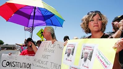 cheats/2009/08/05/town-hall-clashes-escalate/conservative-protest_41793_rviycz