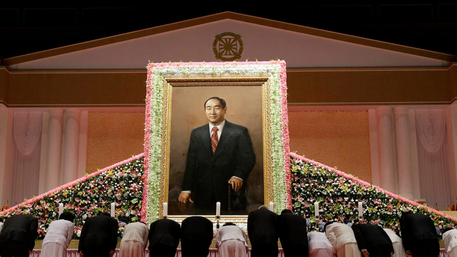 articles/2012/09/16/twilight-of-the-moonies-and-scientologists/cult-sun-myung-moon-popham_hwjyqv