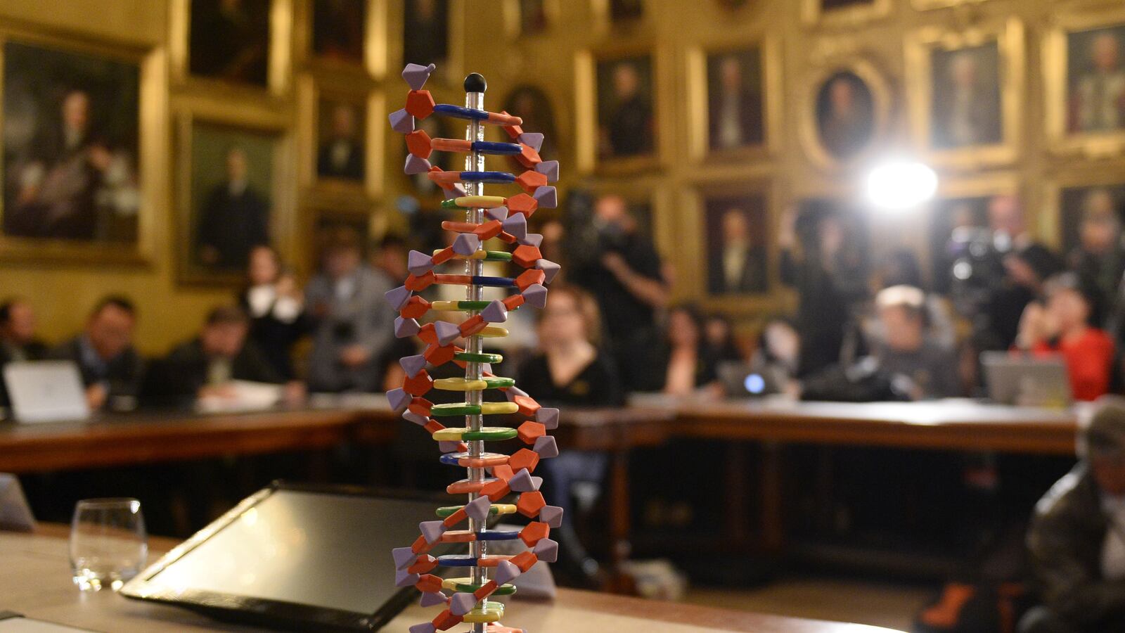 cheats/2016/02/01/britain-approves-gene-editing-technique/160201-genetic-code-cheat_favcu4