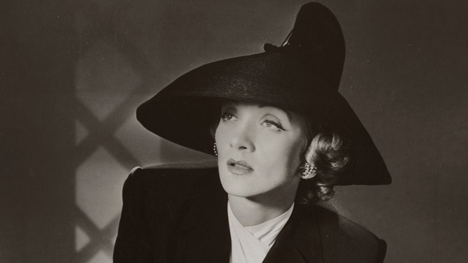 galleries/2014/09/08/horst-at-the-v-a/140906_horst_gal_tease_evpjem