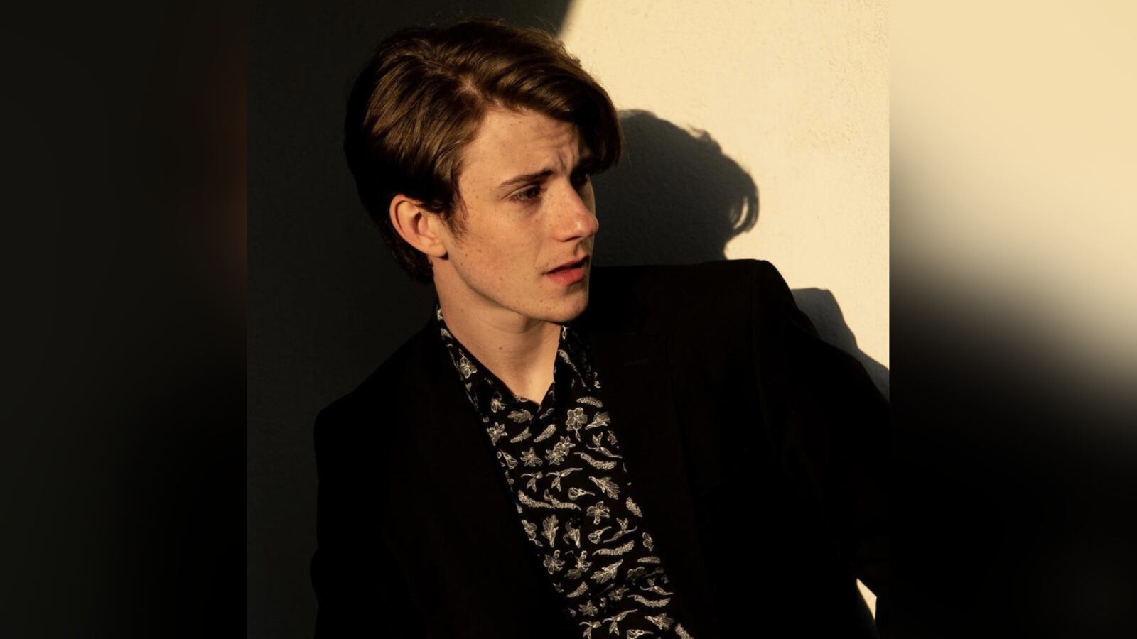 imgonline-com-ua-FrameBlurred-VRtdTqfpifW7K_miebiu