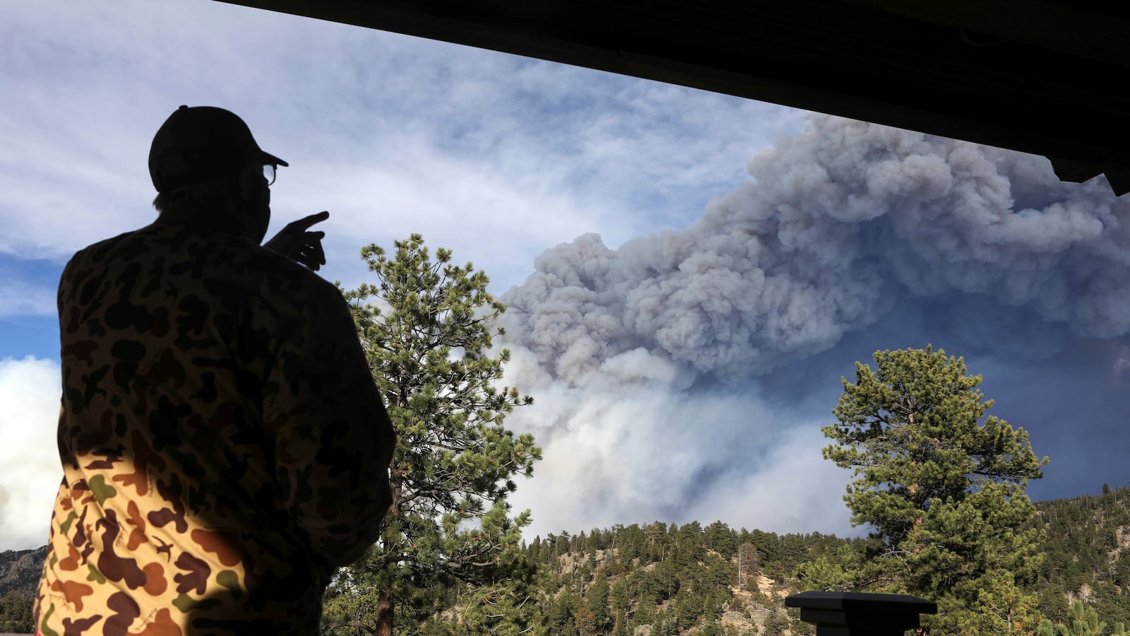 2020-10-17T033159Z_16954845_RC23KJ94RLC0_RTRMADP_3_USA-WILDFIRES_hugu9u